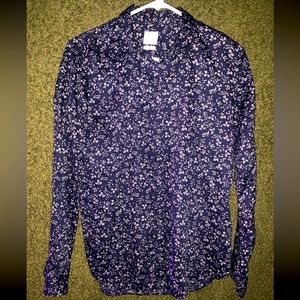 Gap long sleeve button down shirt Size Small